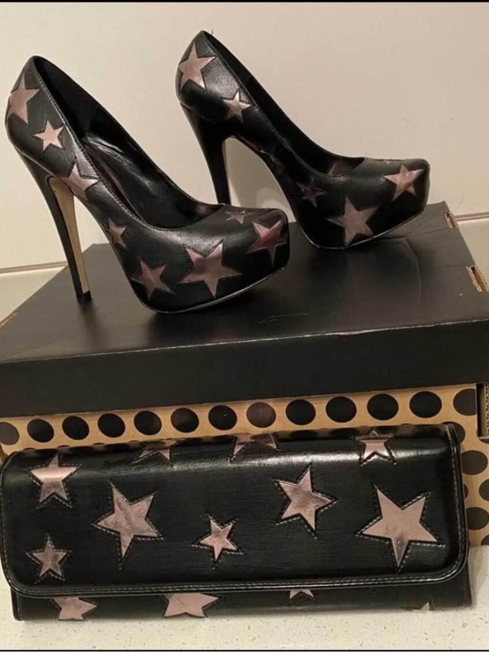 ALDO Black Star-Print Platform Pumps and Matching Clutch - Black/Bronze